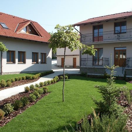 Penzion Karen Hotel Podhájska Екстериор снимка