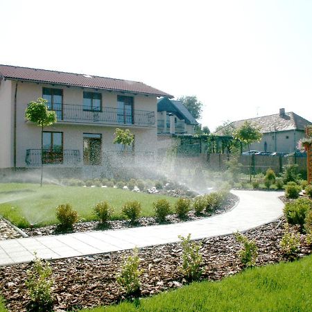 Penzion Karen Hotel Podhájska Екстериор снимка