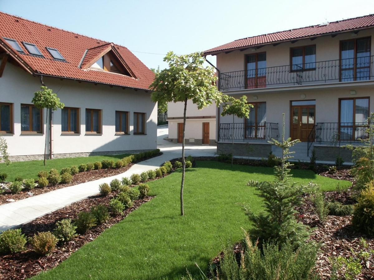 Penzion Karen Hotel Podhájska Екстериор снимка