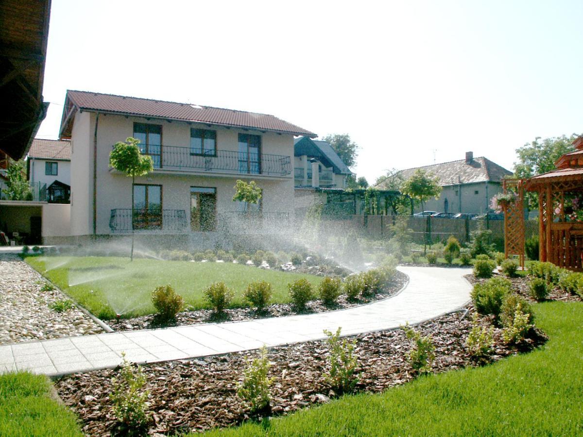 Penzion Karen Hotel Podhájska Екстериор снимка
